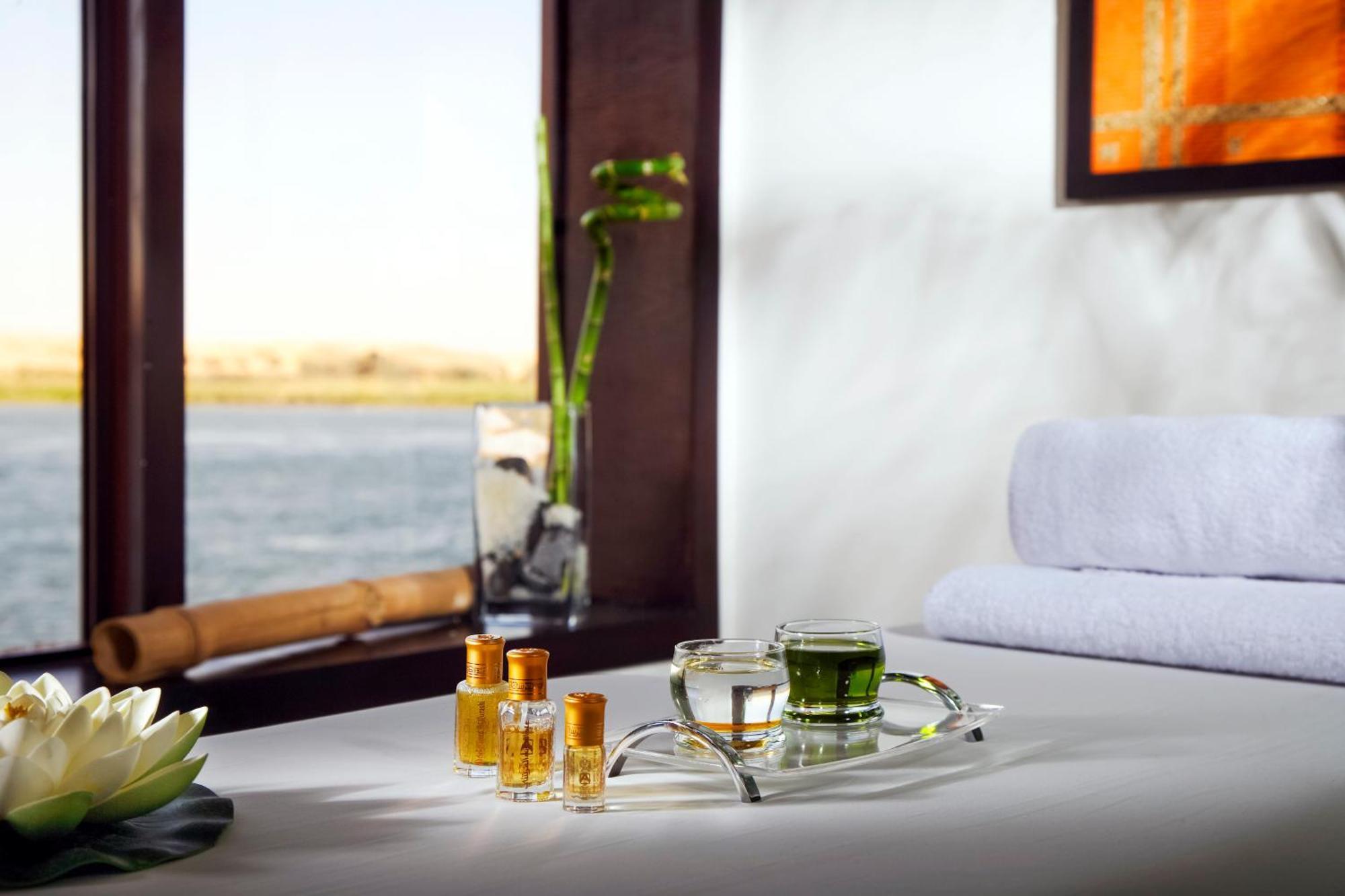 Moevenpick Royal Lily Nile Cruise, Every Monday Four Nights From Luxor, Every Friday Three Nights From Aswan - Including Excursions & Sightseeing Luaran gambar