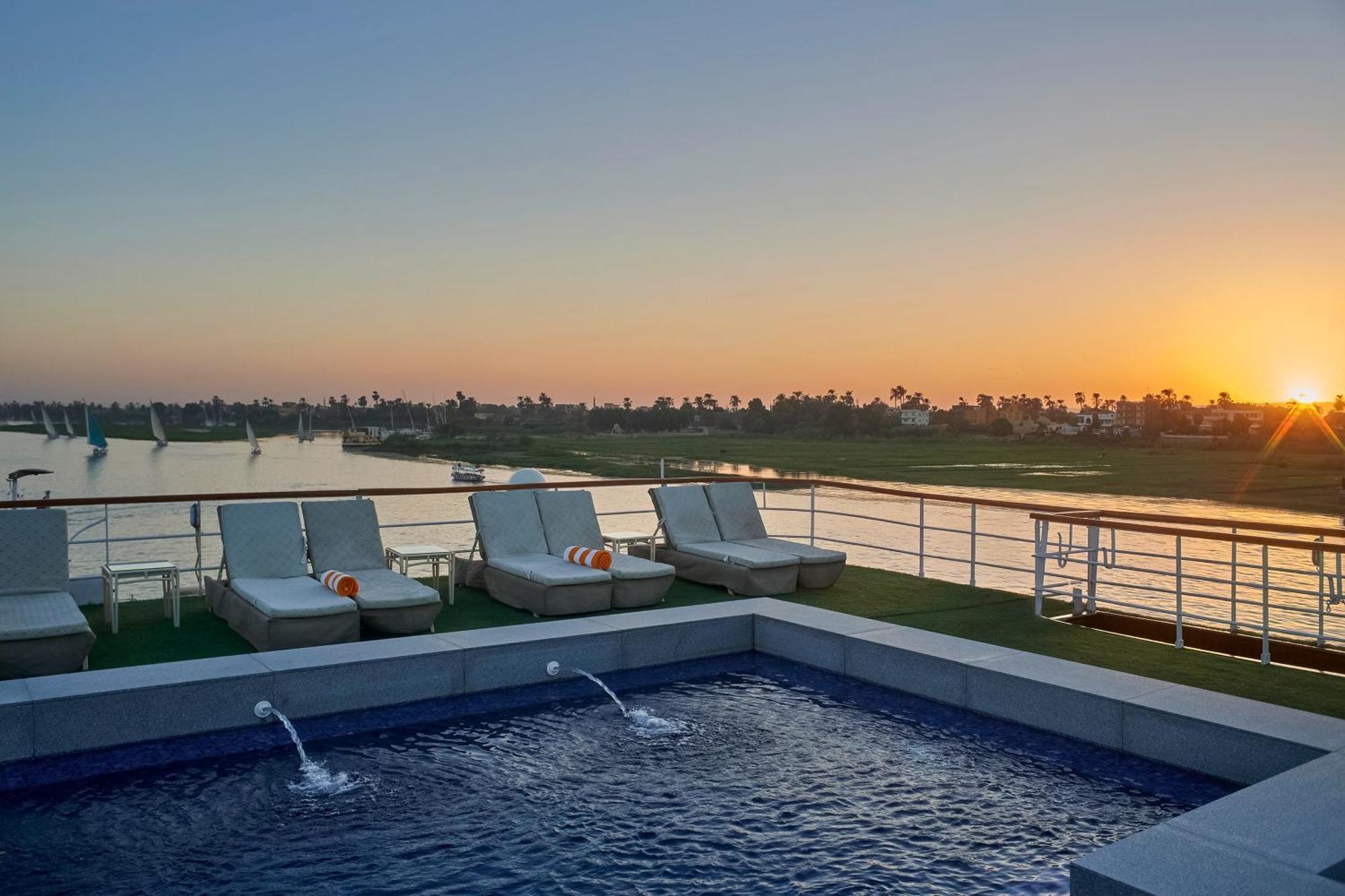 Moevenpick Royal Lily Nile Cruise, Every Monday Four Nights From Luxor, Every Friday Three Nights From Aswan - Including Excursions & Sightseeing Luaran gambar